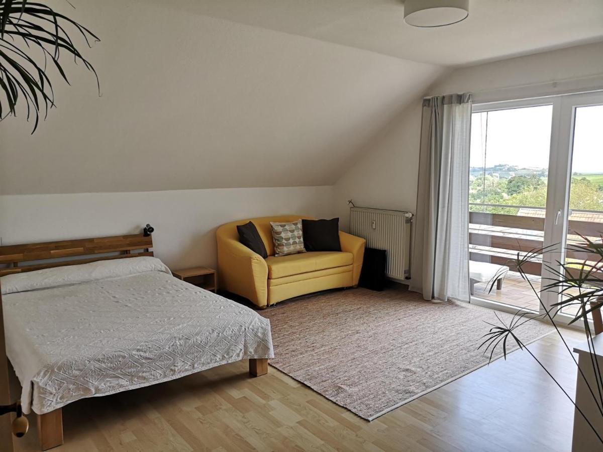 Ferienwohnung "Weinbergblick" Im Winzerdorf Leinsweiler Exterior photo